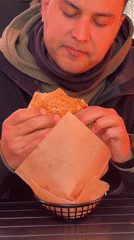 Person tracks nutrition while eating burger in Kiel