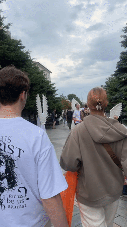 Street performances and city life along Vladivostok's central promenade