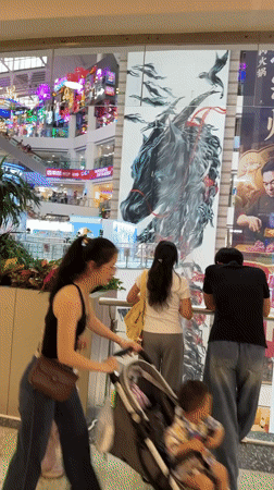 Shopping mall and ceremonial displays documented in Tianhe District