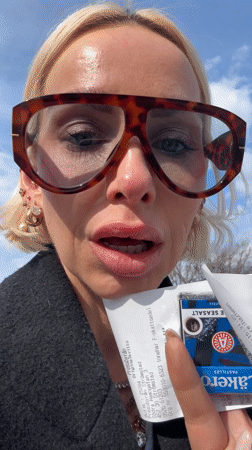 Woman purchases Swedish licorice with digital tokens in Strömstad