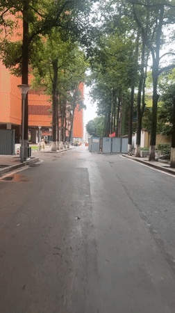 Morning street activity captured in Yuzhong District, China