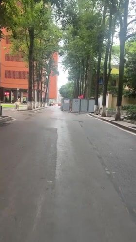 Morning street activity captured in Yuzhong District, China