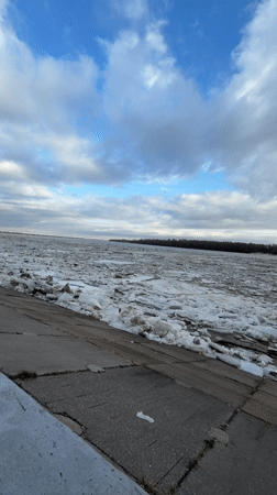 Spring ice breakup documented on Nizhnevartovsk river