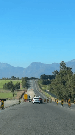 Traffic delays and scenic views documented on R44 Stellenbosch route