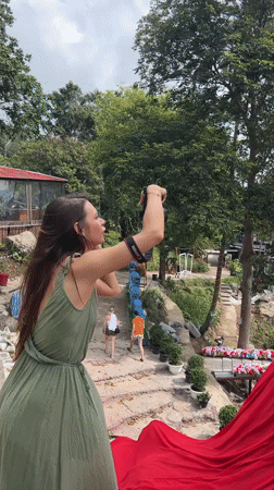 Photo session on Thai coastal rocks captured by witnesses