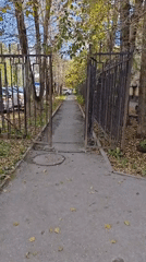 Autumn stroll through a quiet Perm neighborhood, selfies included