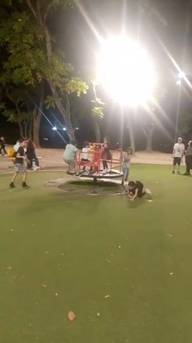 Late-night activity along Caracas's Paseo Los Próceres
