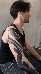 Tattooed man spotted at Moscow studio during daytime hours
