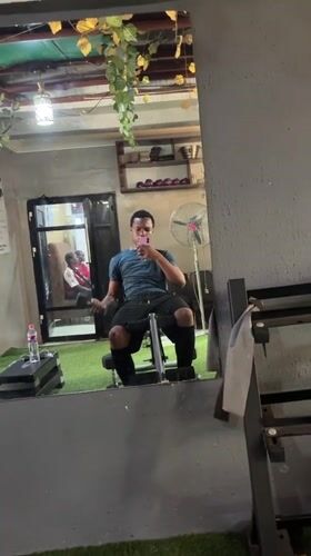 Gym session selfies and street scenes from Enugu, Nigeria