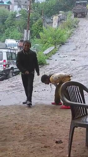 Rainy morning life and mountain fog in Aleo, Himachal Pradesh