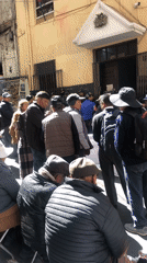 Rural teachers demonstrate in La Paz with police present