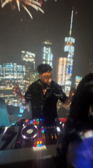 Late-night DJ performance draws crowds in New York venue