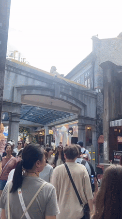 Street life and sightseeing around a Shanghai commercial district