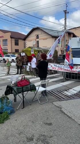 Morning market day brings fresh produce, music to Russian town