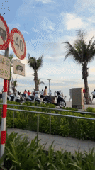Evening exercise group gathers at seaside location in Đà Nẵng