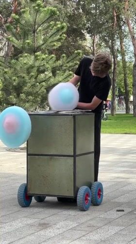 Ordinary afternoon moments captured across Krasnodar parks and squares