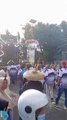 Street parade with mobile sound systems draws crowds in Winong