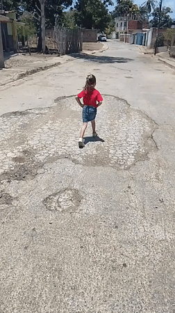 Afternoon neighborhood life documented in Altagracia, Venezuela