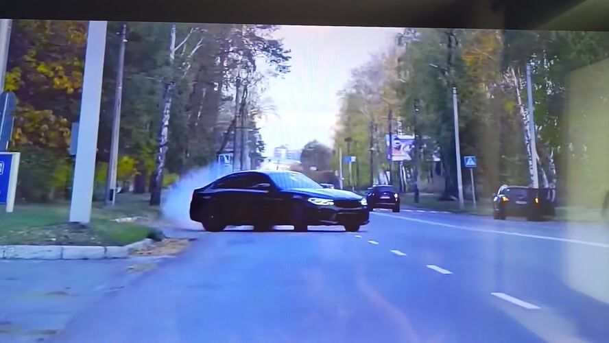 Morning scenes in Nizhnevartovsk: flowers, cake, snow paths, BMW stunts
