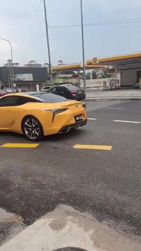 Two luxury cars observed near Shell station in Kuala Lumpur