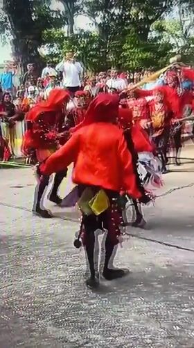 Red-robed festival procession documented in rural Venezuelan town
