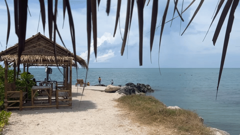 Early morning coastal scenes documented in Baan Chaweng Noi