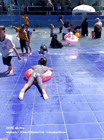 Families crowd Indonesian water park during morning recreation time