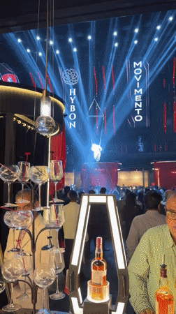 Corporate event night in Gurgaon: red carpet, aerial acts, open bar