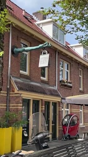 Ordinary Amsterdam street life documented in three-minute window