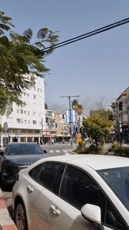 Smoke observed rising over Giv'atayim street scene