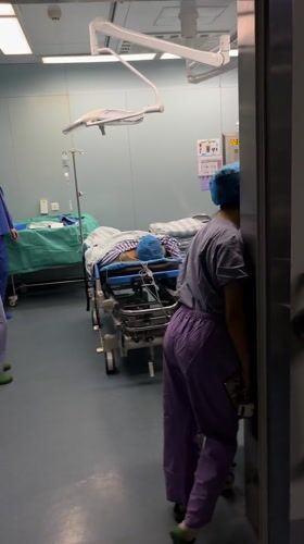 Medical surgery observed in Yuzhong District operating room