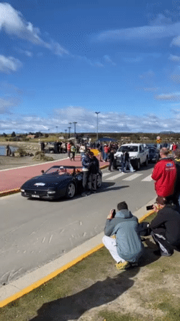 Classic Car Rally Draws Crowds to Ushuaia Waterfront