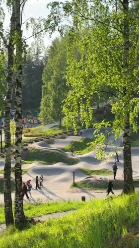 Afternoon recreation activities documented at Vsevolozhsk park