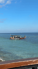 Tourist boats observed in Nusa Penida waters Sunday morning