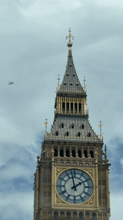 Ordinary afternoon documented around Westminster landmarks in London