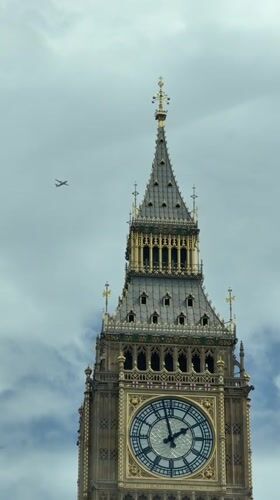 Ordinary afternoon documented around Westminster landmarks in London