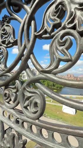 Tourists gather at Kazan landmarks, dragon statue draws visitors