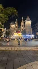 Tourist documents evening visit to Ba Na Hills resort complex
