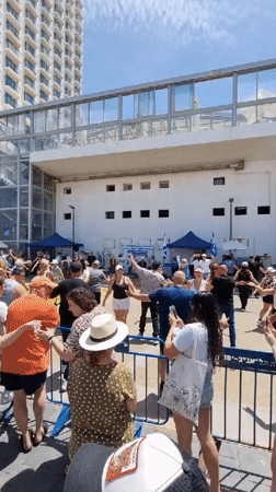Circle dance filmed by onlookers in Tel Aviv square