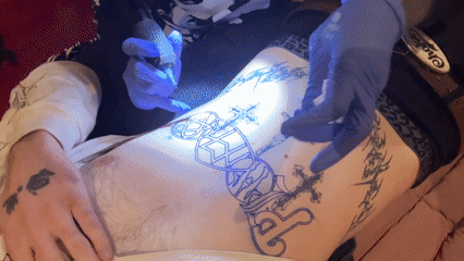 VR-assisted tattoo session documented in Buenos Aires early morning