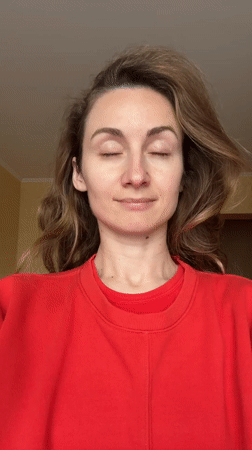 Woman uses facial spray in Kryvyi Rih morning routine