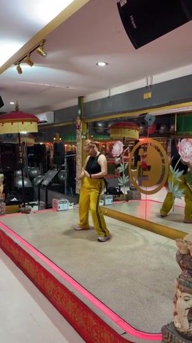 Energetic dance class in a mirrored Kuta studio