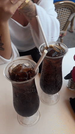 Drinks and chips at a Miami Beach outdoor restaurant