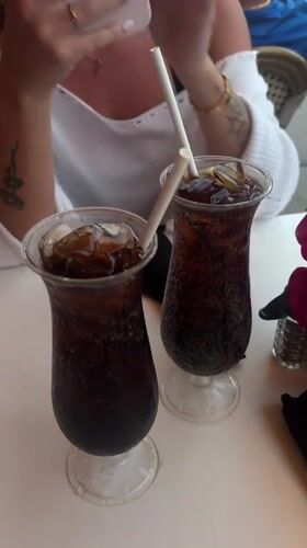 Drinks and chips at a Miami Beach outdoor restaurant