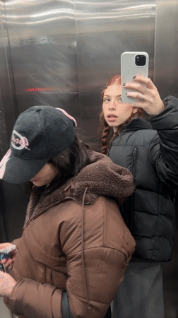 Two women shop and take selfies in Buenos Aires