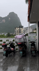Early morning rain documented across Guilin tourist area