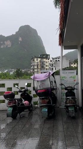 Early morning rain documented across Guilin tourist area