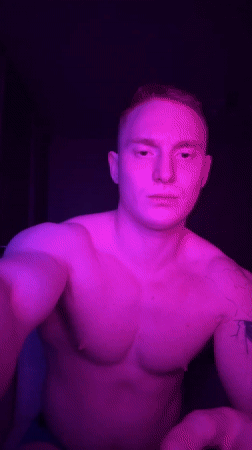 Man documents workout session with selfies in Chaikovsky bathroom