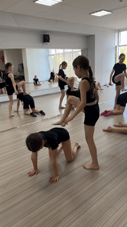 Dance class captured at Votkinsk studio during afternoon session
