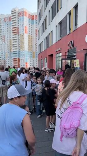 Children gather for outdoor drumming lesson in Mytishchi park